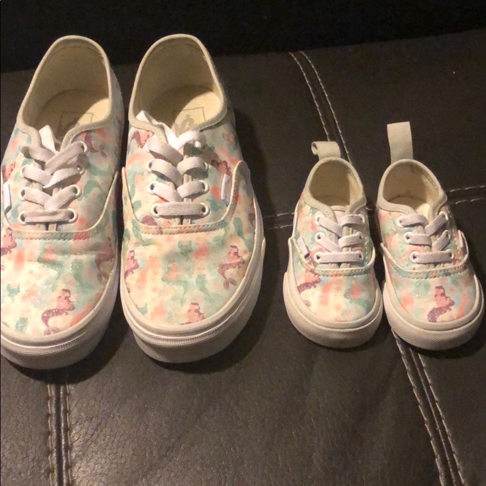 Matching vans size 7 women, size 3c